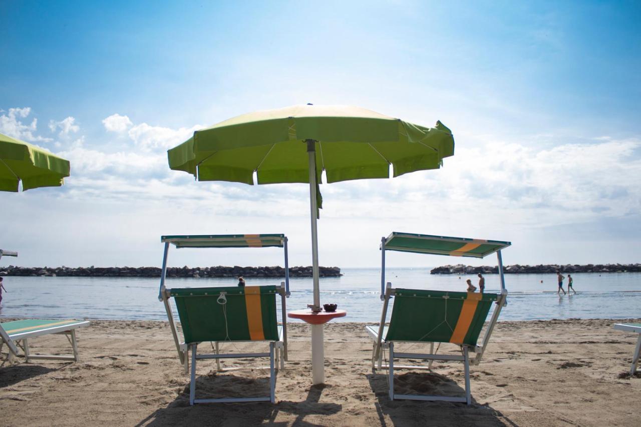 Hotel Apollonia Lido Di Savio Esterno foto